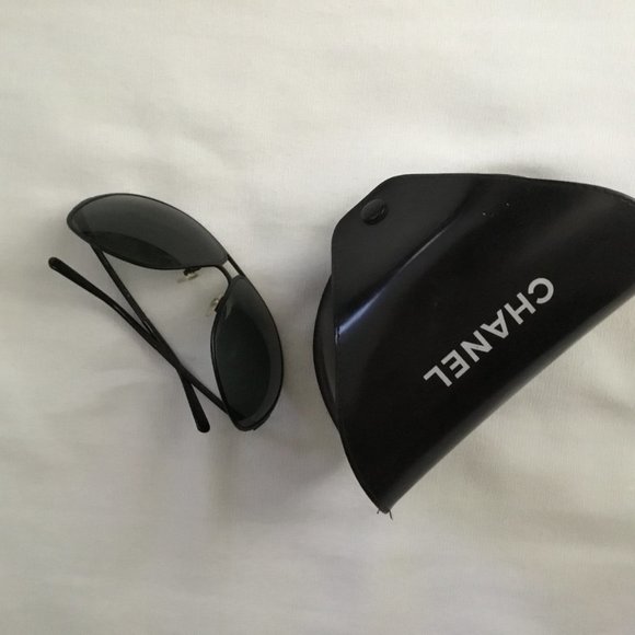 CHANEL Oversize Aviator Sunglasses - Picture 3 of 6